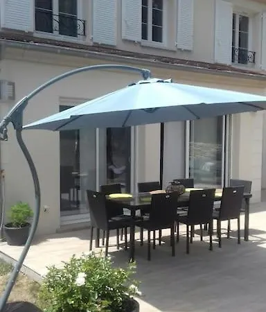 Maison De Charme Recente Avec Piscine Hors Sol