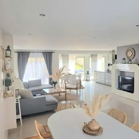 펜션 Maison De Charme Recente Avec Piscine Hors Sol *