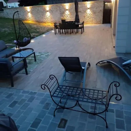 Maison De Charme Recente Avec Piscine Hors Sol 펜션